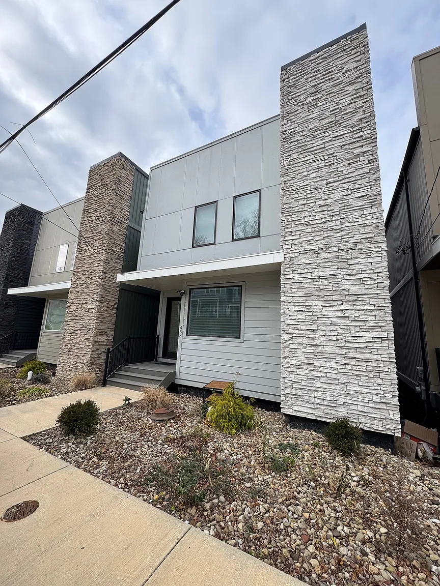 488 Grace St photo 1