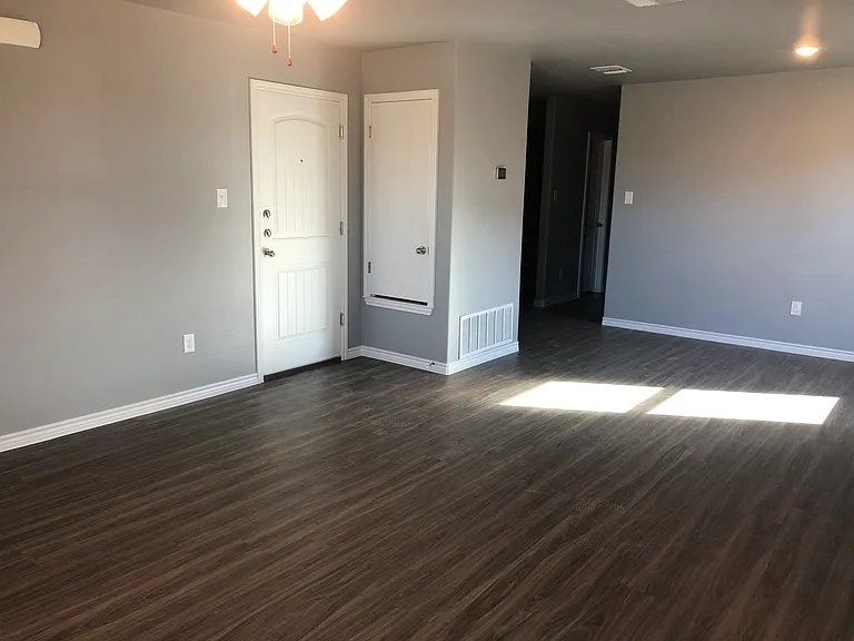 1818 Castroville Trl #B — Photo 2