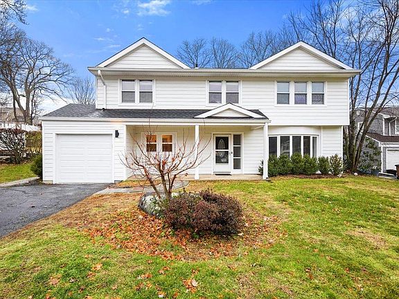 2nd image of 46 Rolling Wood Dr