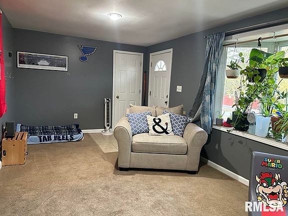 3rd image of 901 Shady Acres Ln