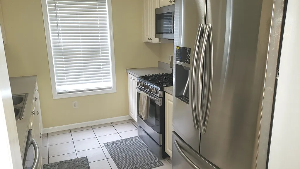 3 bed, 2.5 bath, 1625 sqft, $2,600 — Photo 4