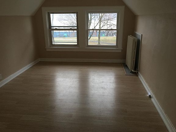 3rd image of 174 Hawthorne Ave #3