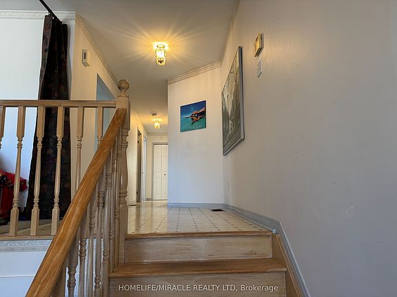 4th image of 40 Saint Charles St