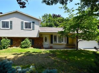 6177 Brambleside Ln, Mentor, OH 44060