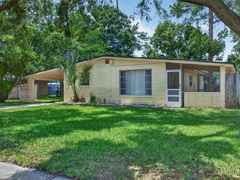 5527 Beney Rd — Photo 3