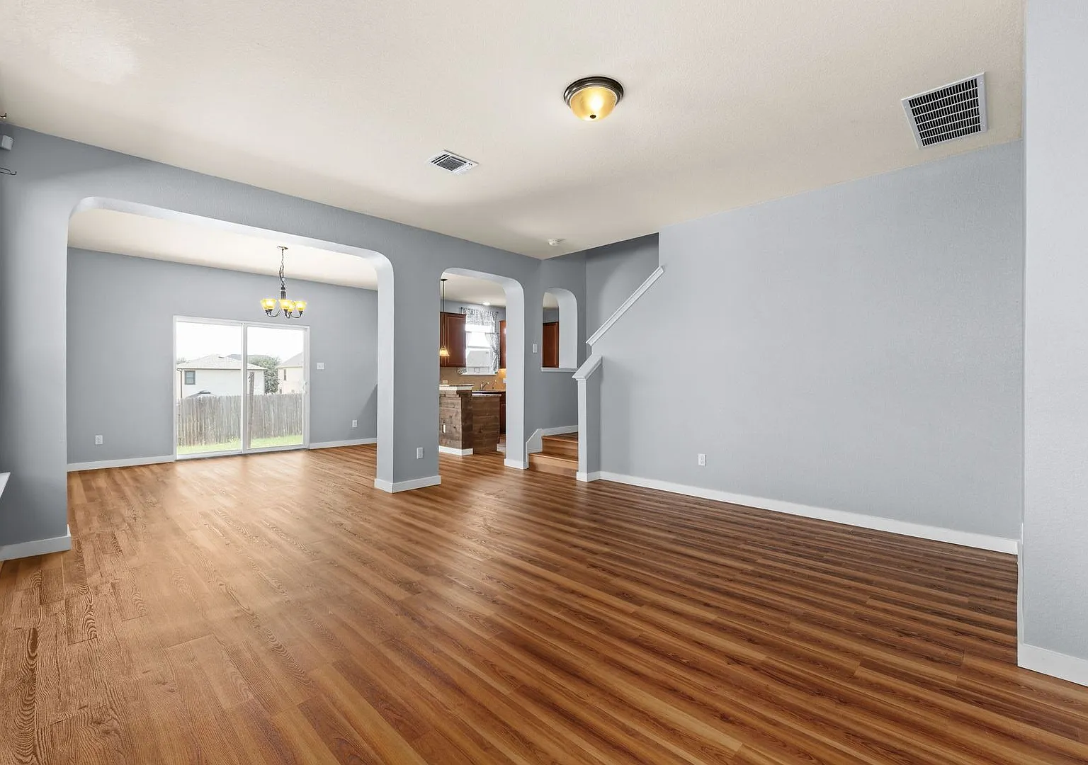 1053 Sagebrush Dr — Photo 2