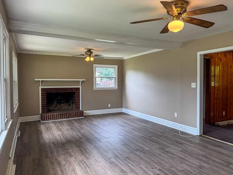 246 Phillips Dr — Photo 3