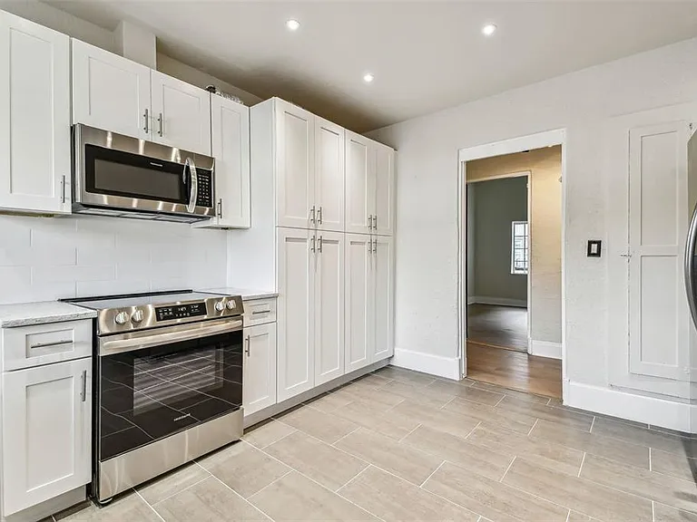 2102 W La Salle St — Photo 25