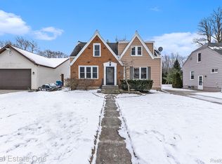 4075 Motorway Dr, Waterford, MI 48328