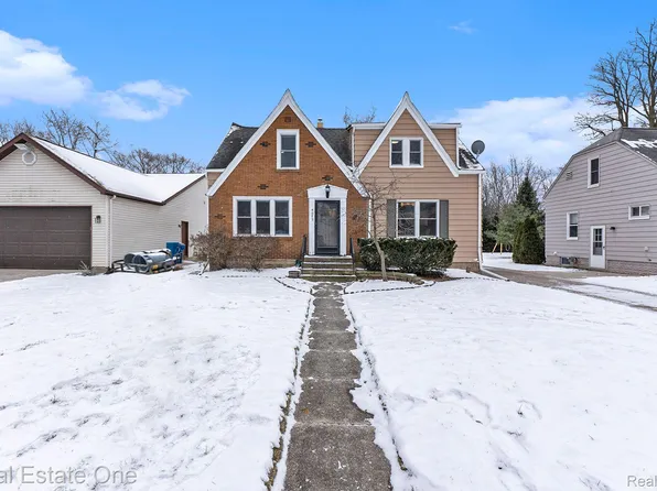 4075 Motorway Dr, Waterford, MI 48328