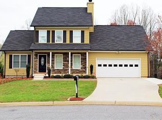 1661 Berkshire Dr, Hickory, NC 28602