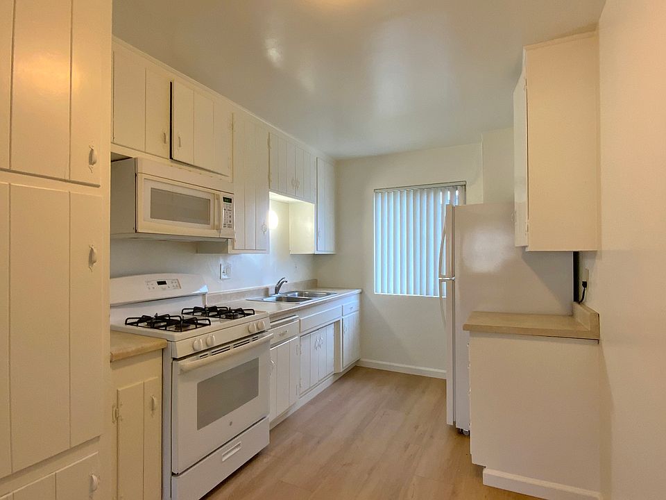 Eat-in Kitchen