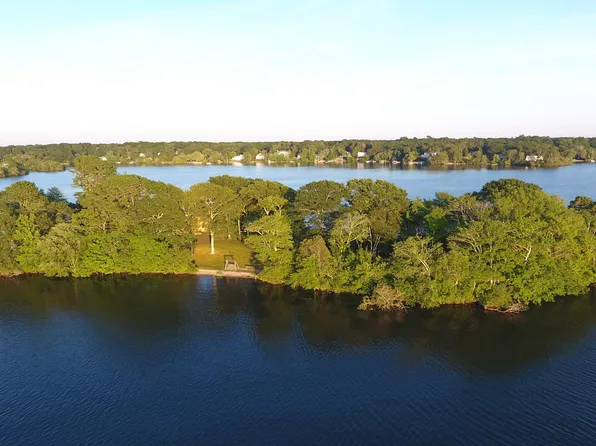 481 Lakeside Drive W, Centerville, MA 02632