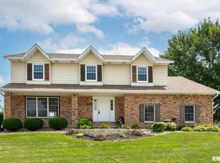 2411 Emerald Dr, Davenport, IA 52804