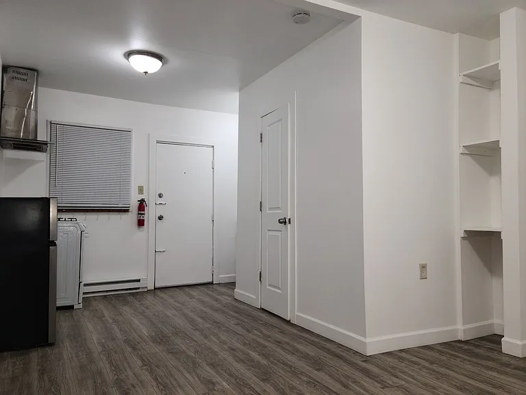 588 Argyle Ave #2 — Photo 3