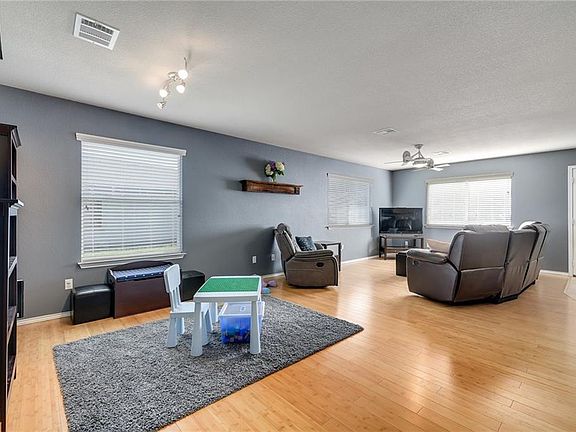 3rd image of 218 Delby St