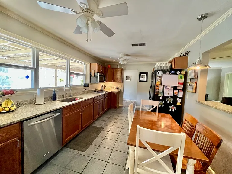 334 Plymouth Ave — Photo 36