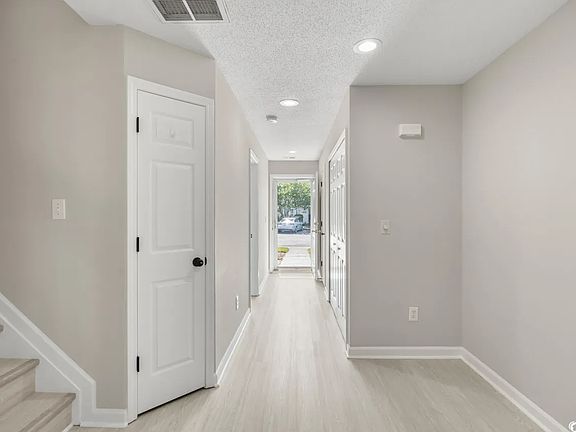 3rd image of 753 Wilshire Ln