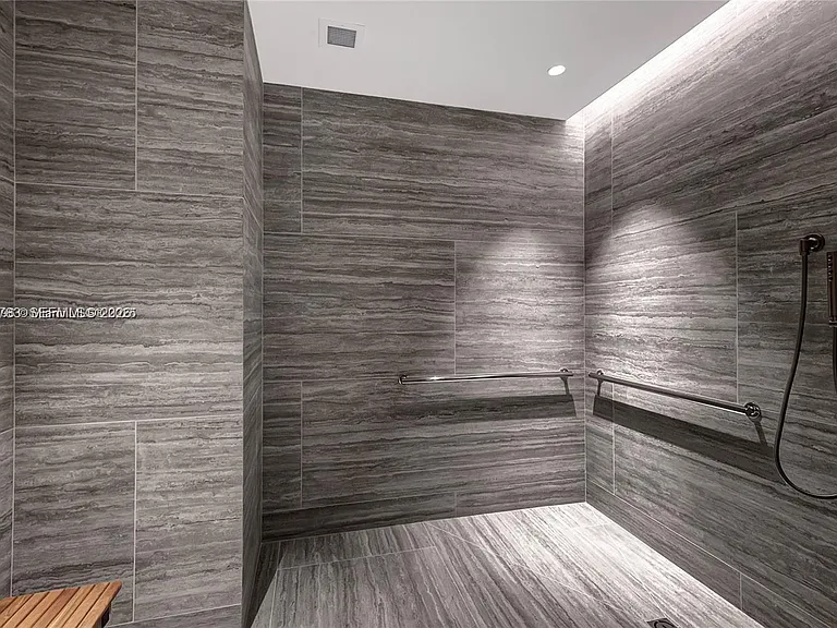 2655 S Bayshore Dr #403 — Photo 29