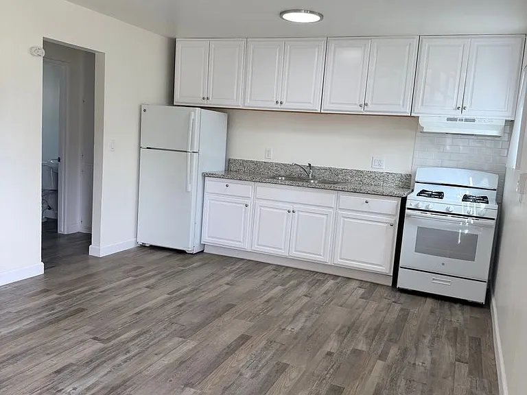 Leo's Apartments — Photo 22