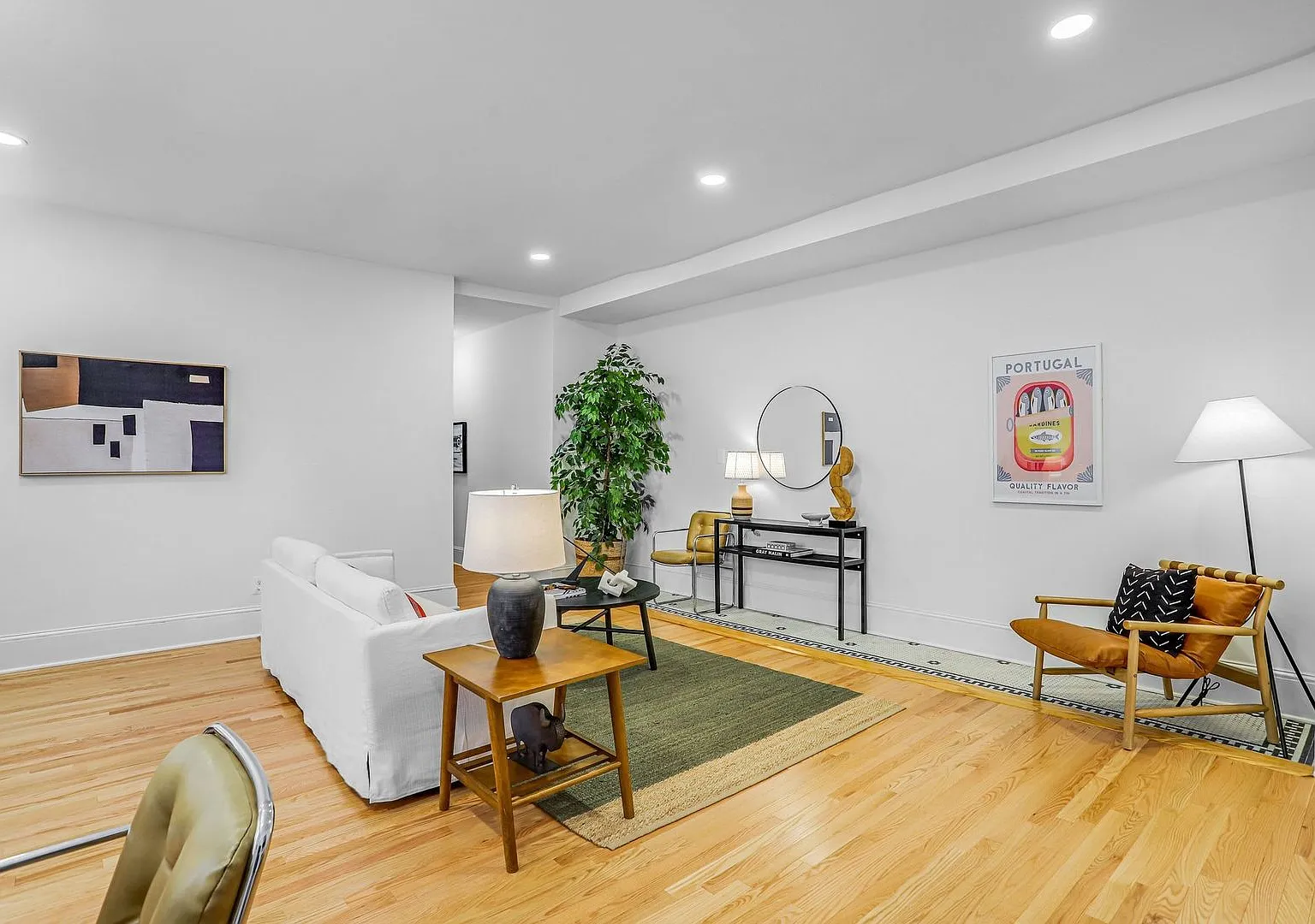 Mt. Pleasant Condo | 2 Bed | 2 Bath | 1,250 Sf — Photo 4