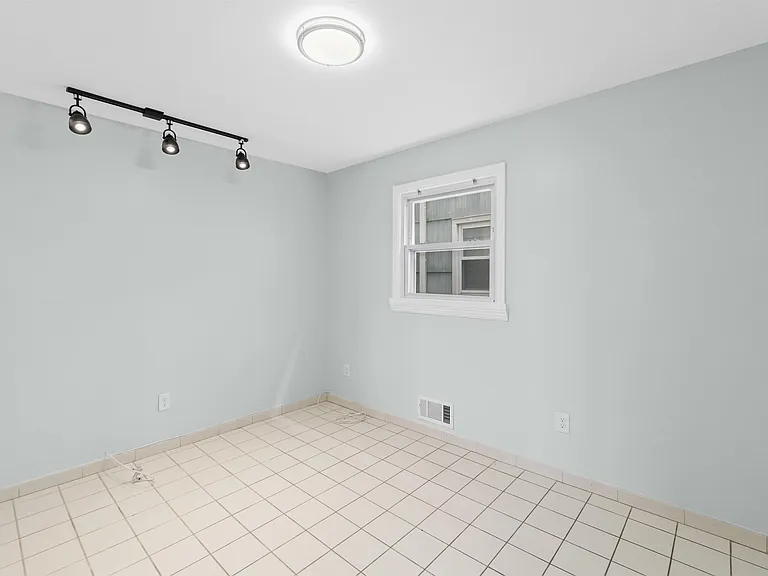 178 W 33rd St #1 — Photo 10