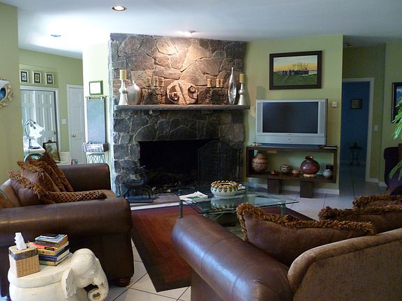 3rd image of 7 Watermill Height Dr