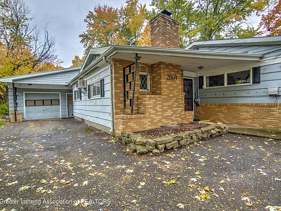 2nd image of 2069 Owosso Ave