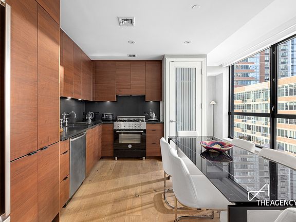 5th image of 540 W 28th St