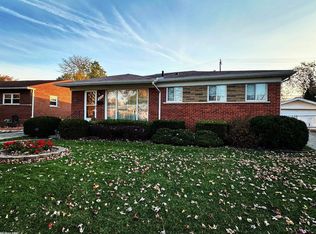 31420 E Wind Dr, Fraser, MI 48026