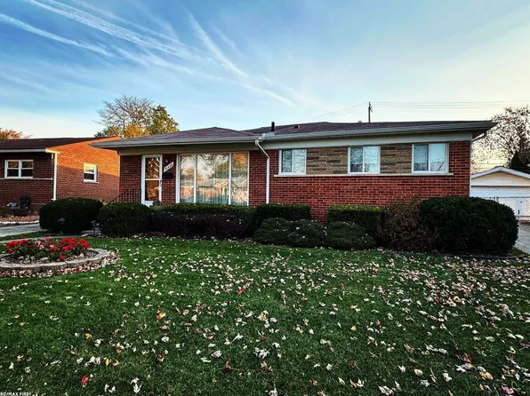 31420 E Wind Dr, Fraser, MI 48026