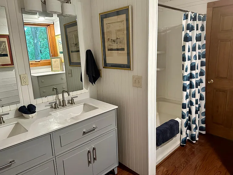 En Suite Bathroom to Primary Bedroom