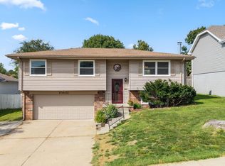10632 Hartman Ave, Omaha, NE 68134