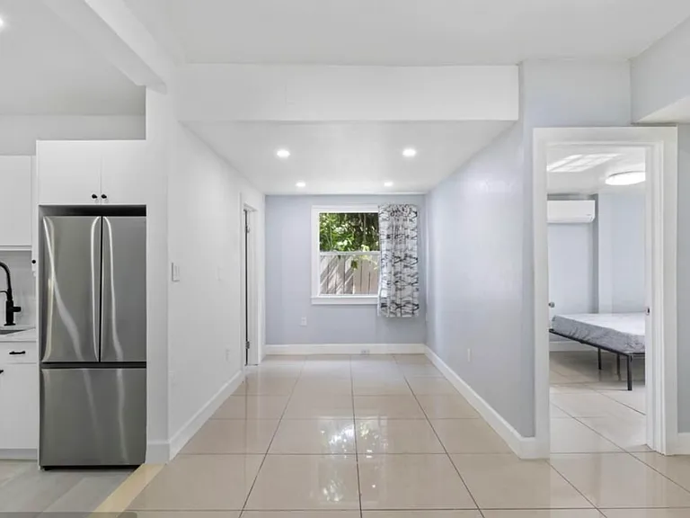 425 El Prado #A — Photo 3