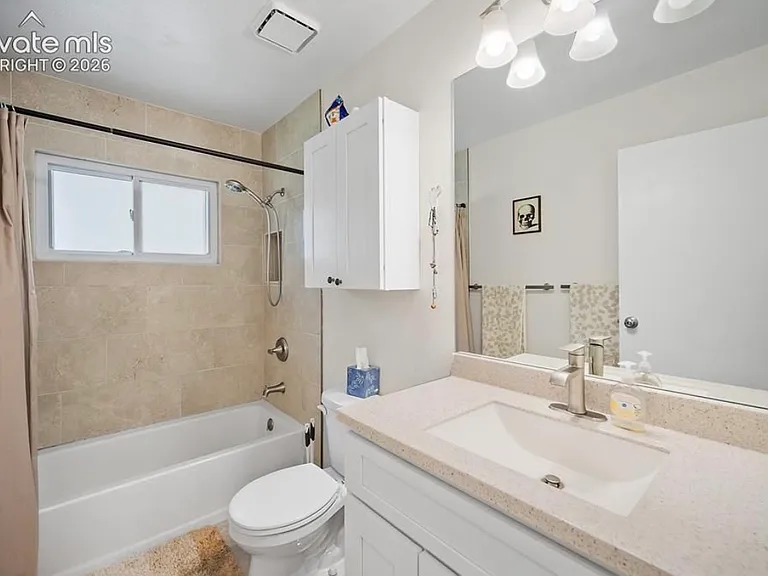 1334 Edith Ln — Photo 8