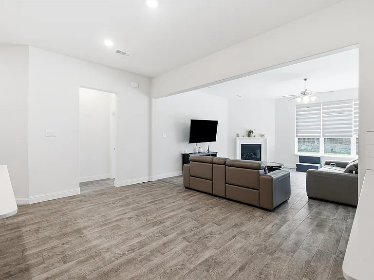 105 Portina Dr — Photo 5