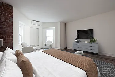 Rented by R New York