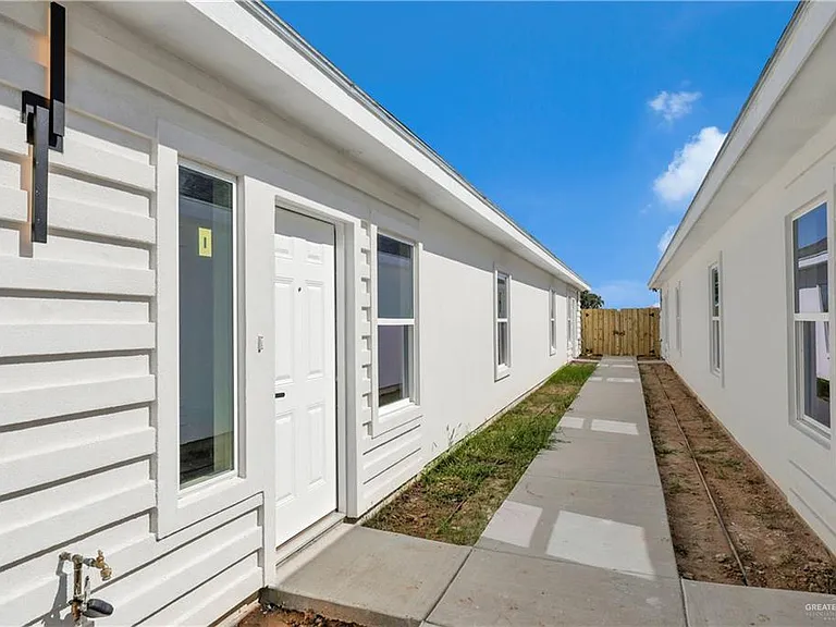 2905 Esteban St #3 — Photo 3