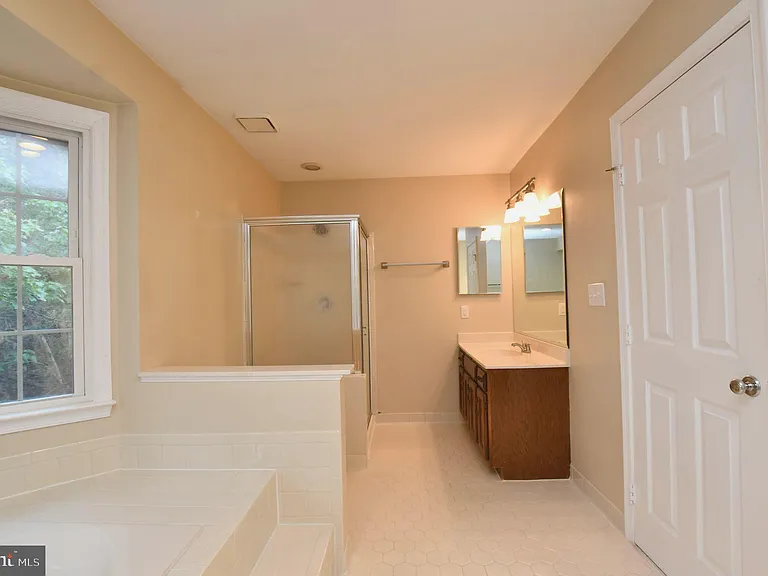 350 Copperfield Ln — Photo 6