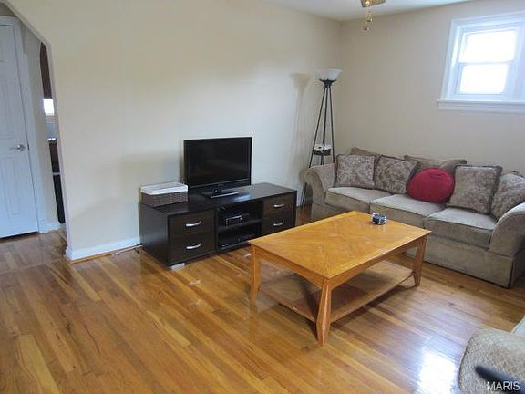 4th image of 927 Pardella Ave