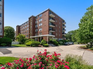 20 Hammond Pond Pkwy #302, Newton Center, MA 02459