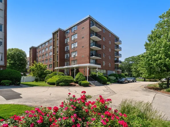 20 Hammond Pond Pkwy #302, Newton Center, MA 02459