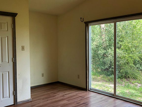 3rd image of 4655 Potter Ln