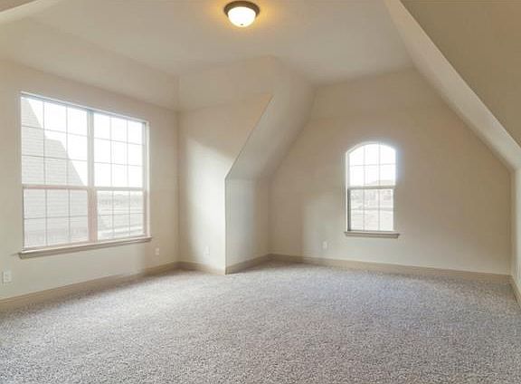 4th image of 8240 Oakwood Dr