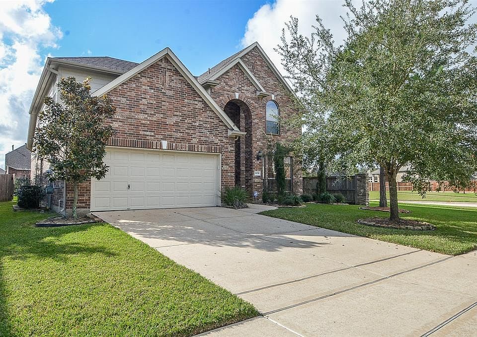 1st image of 26739 Wolfs Hill Ln