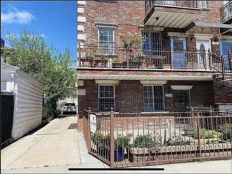98 Bay 20 St #2 — Photo 1