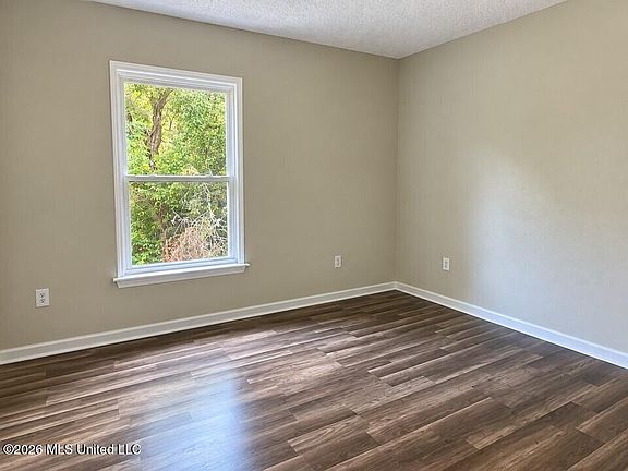 4th image of 2213 Little St