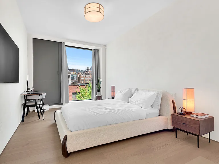 251 W 14th St #7B — Photo 4