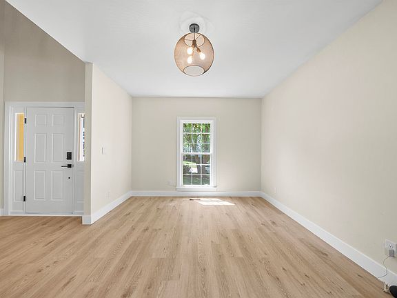 5th image of 114 Old Bridge Ln