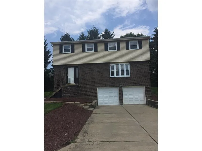 702 Twin Oak Dr photo 1